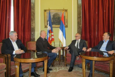 BORA LJUDINA! Radnik parking sevrisa pronašao 10.000 funti, njegove reči dobro zapamtite kad poželite nešto tuđe!