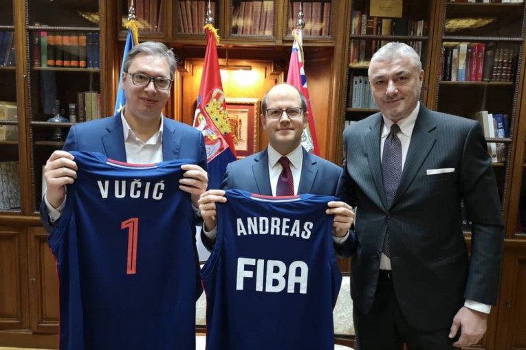 ŽELIM IM DA OSVOJE EP! Predsednik Vučić veruje u "orlove" pred Evrobasket - Imamo VELIKOG Nikolu, strašnu ekipu!