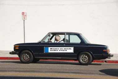 HIT nalepnica za automobil! Zbog nje nijedan Srbin više ne trubi na semaforu