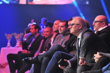 Počeo najveći MMA i kik boks događaj u regionu: Balašević i Vesić na megdanu u Areni!