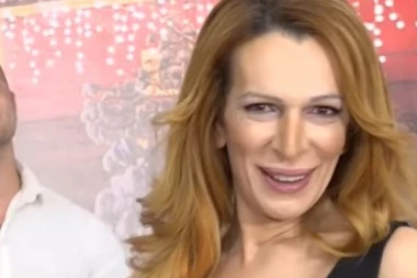 NAŠA PEVAČICA PROMENILA POL, PA POČELA DA PRODAJE SVOJE TELO: Priznala sve o svom profilu na sajtu za odrasle!