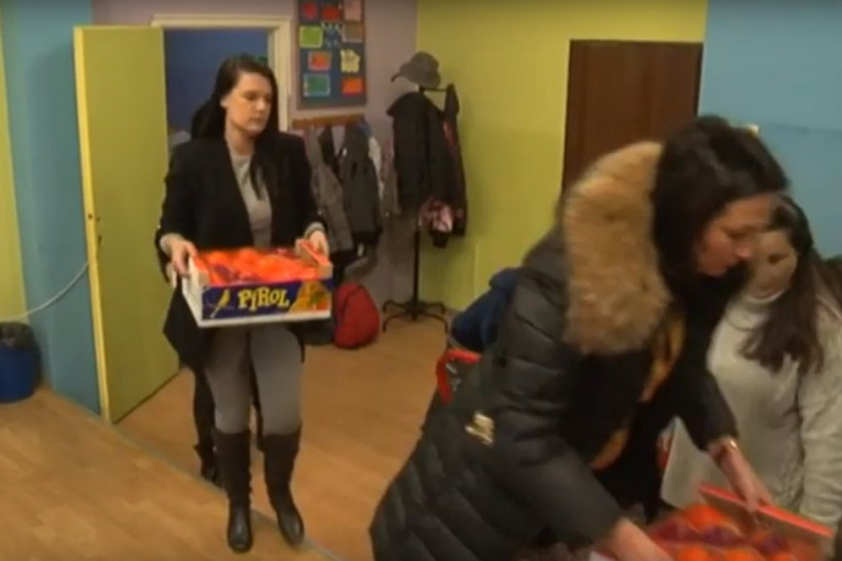 Unija žena SNS-a donirala pomoć mališanima iz Svratišta na Novom Beogradu