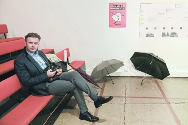 PRVI ČOVEK CBRE SE UPLEO U SVOJE IZMIŠLJOTINE: Raskrinkane laži direktora