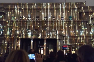 (FOTO) Đilas smešna neznalica: Pokušao da ismeje Beograd, pa se ispalio!