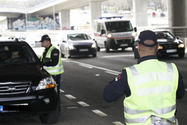 LJUDI, RIZIKUJETE SVOJE I ŽIVOTE SVOJE DECE! Policija rutinskom kontrolom OTKRILA ŠOKANTNE PODATKE!