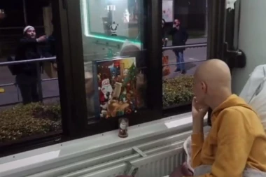 (VIDEO) Ceo Balkan plače zbog ove priče: Elma se izlečila od raka, a njenom drugu se vratio, pa mu je pevala pod prozorom