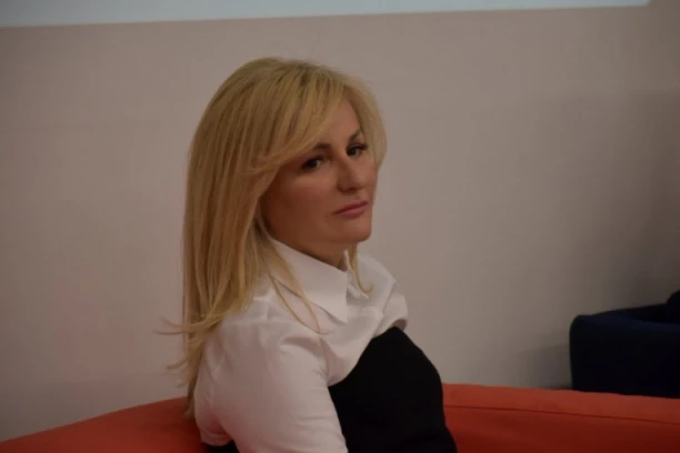 EVO KAKO RADE BIRNOVI ISTRAŽIVAČKI NOVINARI: Vučićevu generalnu sekretarku napali zbog poznanstva od pre 20 godina