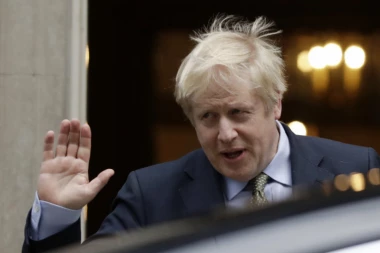 (VIDEO) Džonson aplaudirao medicinskim radnicima