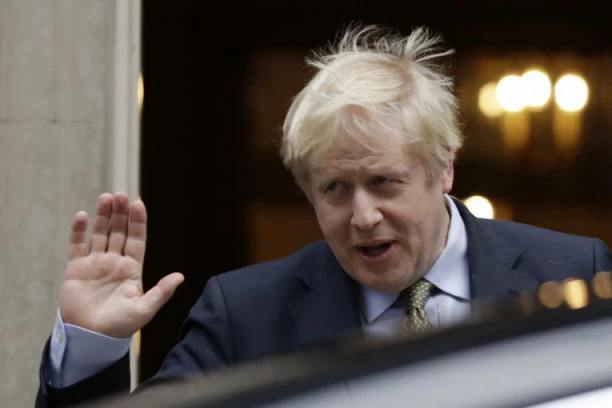 (VIDEO) Džonson aplaudirao medicinskim radnicima