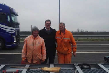 Predsednik Srbije obišao radnike na deonici Surčin - Obrenovac