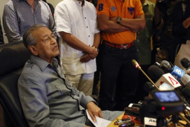 Upoznajte najstarijeg premijera na svetu: NE PREDAJE SE NI U 94-OJ!