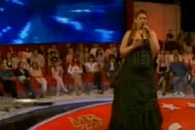 Sećate li se Bucke iz "Zvezdi Granda": Popović je šutnuo, a ona se vratila i to kao pevačica u seriji na RTS-u!