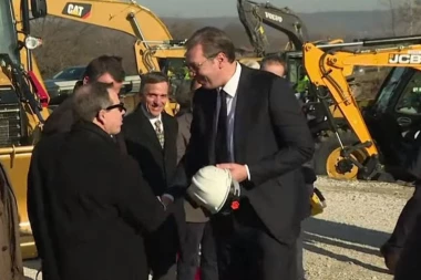 (VIDEO) Vučić: Napravili smo 112 km auto-puta koji spajaju zapadnu i istočnu Srbiju, zauvek rešavamo pitanje poplava!