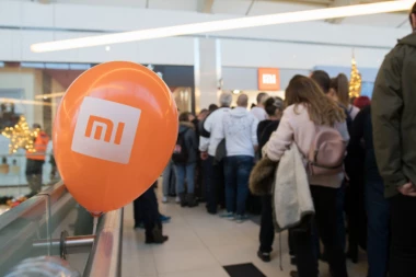 Neverovatni redovi na otvaranju prve Xiaomi prodavnice u Novom Sadu!