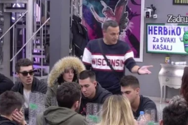 (VIDEO) Seljačina može da ti bude tata: Gagi u žestokom klinču sa Krunićkom!