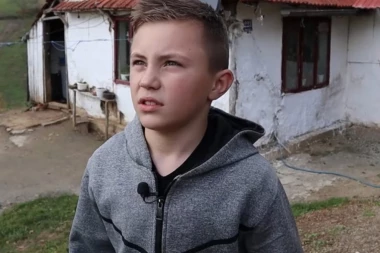 (VIDEO) Mali Dejan slomio srce svima na Balkanu: Mama me je ostavila i odvela sestru! Nije me prihvatila ni na Fejsbuku