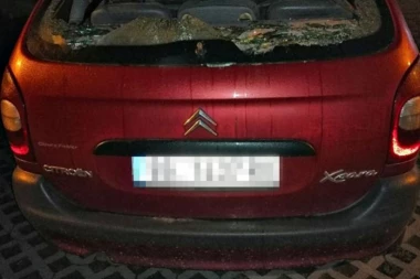 Meštani Borče u strahu: Manijak sa pajserom razbijao šoferšajbne i i otimao deci paketiće iz ruku