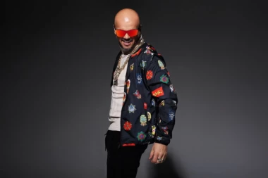 DIRLJIV GEST BOBANA RAJOVIĆA ZA ROĐENDAN VERNOG PRIJATELJA: Poklonio mu pesmu, fanovi oduševljeni! (VIDEO)