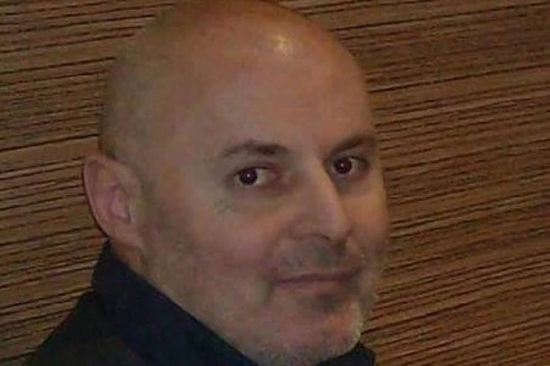 MONSTRUOZNA LIKVIDACIJA VLASNIKA MENJAČNICE! Ubica iz Zemuna znao da pare nisu u sefu već u JAKNI, pa u Dragana sasuo 5 metaka! POLICIJA PROVERAVALA KLIJENTE!