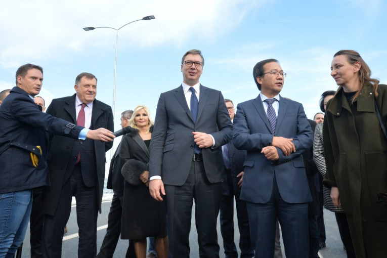 Vučić otvorio deonicu Surčin-Obrenovac: Srpski narod je danas bogatiji za više posla, fabrika, puteva, hvala kineskim prijateljima