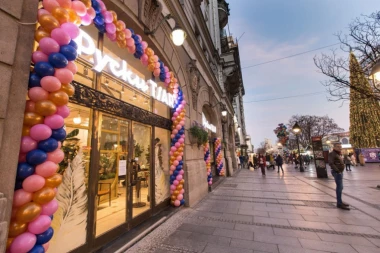 Ponovo radi "Ruski car": Beograđani svih generacija obeležili povratak simbola prestonice!