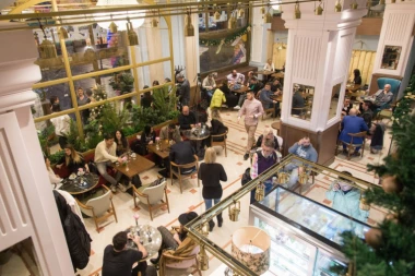 BURNO U NOVOM PAZARU: Policija ispraznila lokal, pronađeni PIŠTOLJ I MUNICIJA!