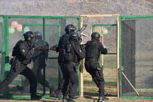 ZAJEDNIČKA VEŽBA NAJBOLJIH NA SVETU: SAJ, Kobre i Sokolovi na obuci sa američkim Fokama