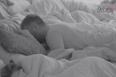 (VIDEO) Prepustili se: Dragana i Edis završili u krevetu, pucali strasni poljupci!