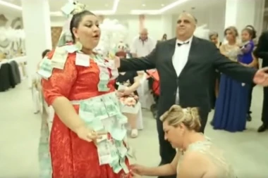(VIDEO) NEVIĐENI KIČERAJ! Ludilo na romskoj svadbi: Haljina sa evrima, zlatan lanac od pet kila i urnebesan kraj veselja!