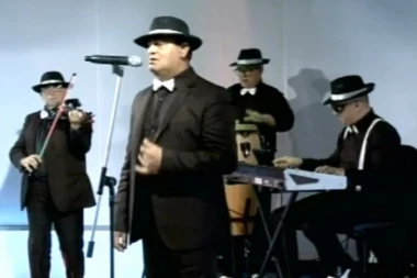 Spektakl uoči Nove godine u centru Beograda: Crne mambe "Kod dvoglavog orla"!