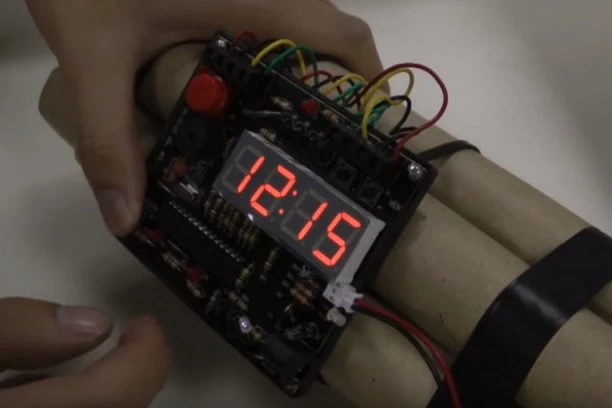 NOVA PRETNJA SRBIJI! BOMBE EKSPLODIRAJU TAČNO U 17 ČASOVA: Poslat mejl sa spiskom mesta gde su postavljeni eksplozivi