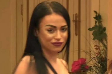 (FOTO 18+) Učesnici "Parova" tokom plesa ispale bujne grudi: Kamera snimila krupan kadar!