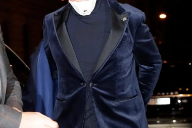 (FOTO) Šmeker i gospodin pre svega: Miha stigao na dodelu nagrada!