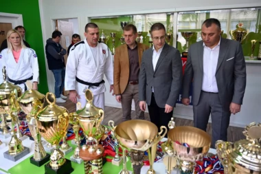 Stefanović posetio džudo klub "Žandarmerija"