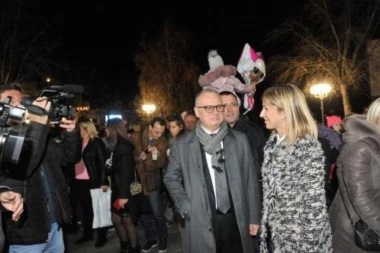 (FOTO) Vesić otvorio Trg bajki u Lazarevcu