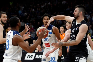 Crno-bela rutina: Partizan se mučio, pa dodao gas i dokrajčio Igokeu!