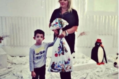 Praznična akcija MUP-a, Privredne komore Srbije i kompanije Mozzart: Mališani dobili novogodišnje paketiće