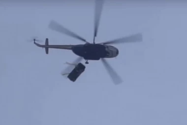 (VIDEO) Nezadovoljan kupac unajmio helikopter i skršio auto od 200.000 dolara sa 300 metara visine!