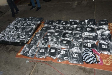 Vozio drogu u duplom dnu, ali nije uspeo da prođe