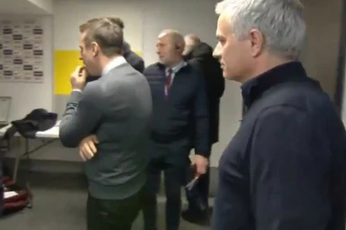 (VIDEO) Geri Nevil vikao na sav glas, pa prekinuo Murinjov intervju!
