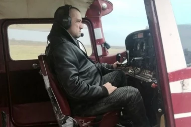 (FOTO) Suprug ubijene pevačice se opušta pred suđenje: Zoran avionom krenuo u potragu za Deda Mrazom!