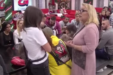 "Ti si najveća ku*va u zemlji Srbiji": Nastao žestoki rat između Zorice Markovići  Dragane Mitar!