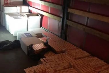 Hapšenje kod Šimanovaca: Policija mu pretresla vozilo i našla robu vrednu 4 miliona