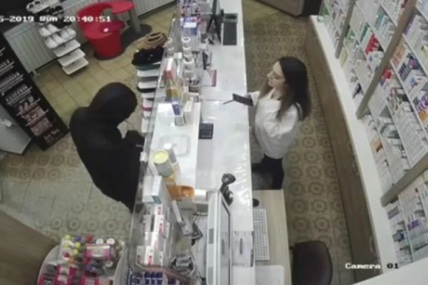 OPELJEŠILI MAGACIN APOTEKE U BUJANOVCU! Dvostruko hapšenje zbog teške krađe!