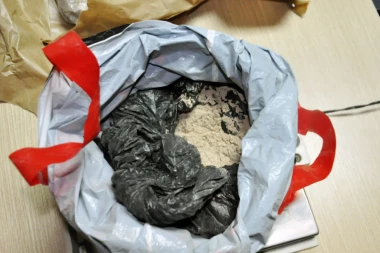 (FOTO) Velika akcija policije: Pohapšeni dileri iz Novog Sada!