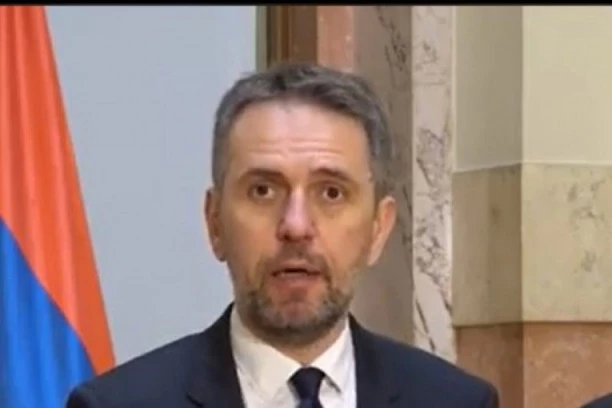 OPOZICIONA SAPUNICA BEZ KRAJA: Radule sad udario na Jankovića