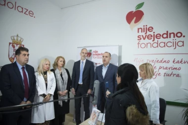 Ministar Lončar otvorio savetovalište za vantelesnu oplodnju