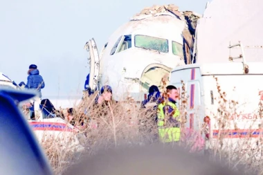 Beba izvučena iz olupine! U Kazahstanu avion udario u kuću, 15 ljudi poginulo