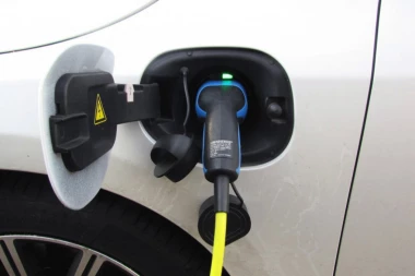 "Električna" Evropa: 100 milijardi evra za automobile na struju u cilju "eliminisanja" Kine