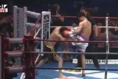 (VIDEO) Ovaj nokaut će se prenositi sa kolena na koleno!